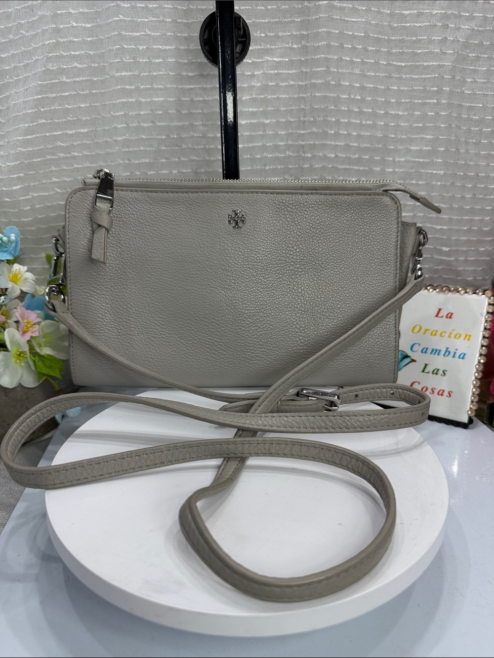 (O1)Tory Burch Pebbled Leather Crossbody Bag in Light Gray